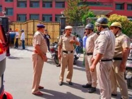 CBSE एग्जाम के बीच कई स्कूलों को मिली बम से उड़ाने की धमकी, मचा हड़कंप बम की धमकी