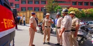 CBSE एग्जाम के बीच कई स्कूलों को मिली बम से उड़ाने की धमकी, मचा हड़कंप बम की धमकी