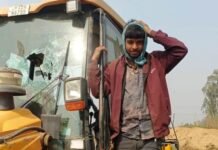 गांव में अवैध निर्माण