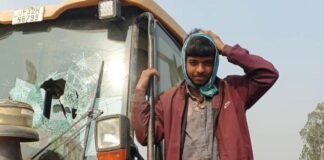 गांव में अवैध निर्माण