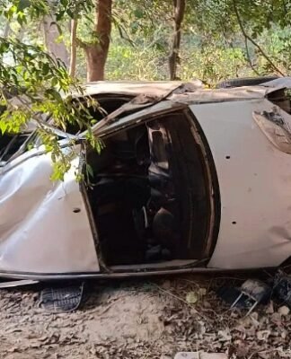 बेकाबू कार पलटने से तीन दोस्तों की मौत, दो घायल, मातम में बदली शादी की खुशियां, रायबरेली में हुआ दर्दनाक हादसा बेकाबू कार