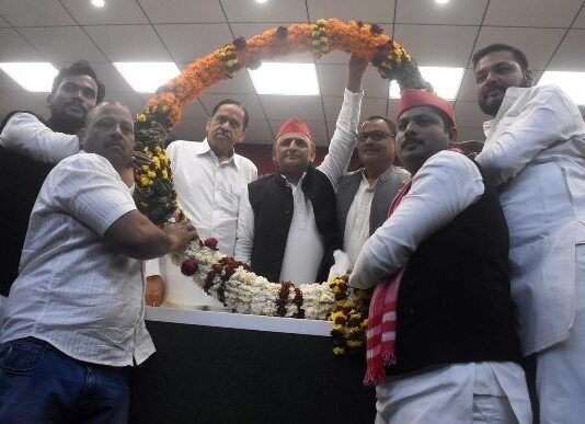 हजारों समर्थकों के साथ सपा में शामिल हो बोले नसीमुद्दीन सिद्दीकी, 2027 में समाजवादी पार्टी की सरकार बनाना है लक्ष्य