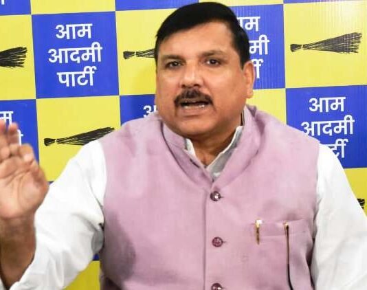 AAP ने की मोदी-ट्रंप समझौता रद्द करने की मांग, संजय सिंह ने कहा, प्रधानमंत्री ने बेच दिया जनता-किसानों का हित आम आदमी पार्टी