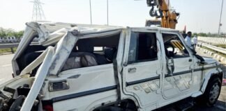 बोलेरो का टायर फटा