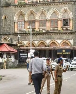 बम से उड़ाने की धमकी