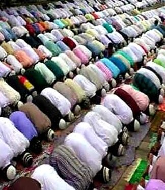 ईद पर ऐशबाग ईदगाह पहुंचे अखिलेश यादव व दिनेश शर्मा समेत कई नेता, नमाजियों को दी मुबारकबाद ऐशबाग ईदगाह