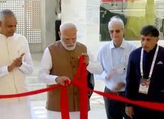 नरेंद्र मोदी