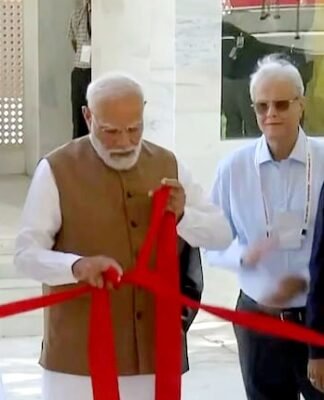 नरेंद्र मोदी