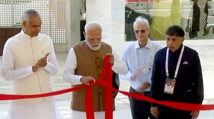 नरेंद्र मोदी