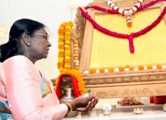 रामलला के दर्शन कर राष्ट्रपति मुर्मु ने कहा, अयोध्या की पवित्र धूलि का स्पर्श करना उनके लिए परम सौभाग्य की बात राष्ट्रपति मुर्मू