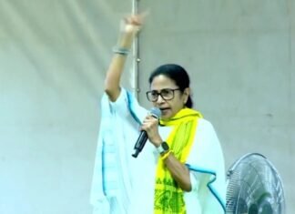 जनसभा में बोलीं सीएम ममता, केंद्र सरकार व चुनाव आयोग छीन रहा जनता से मतदान का अधिकार ममता बनर्जी