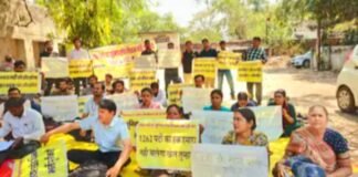 लखनऊ में शिक्षक अभ्यर्थियों ने SCERT ऑफिस घेराव कर की जमकर नारेबाजी शिक्षक अभ्यर्थी