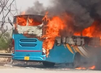 प्राइवेट बस