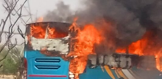 प्राइवेट बस