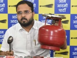 गैस किल्लत के चलते राजधानी में 22 हजार छात्रों को नहीं मिल रहा मिड-डे मील, योगी सरकार को नहीं चिंता: वंशराज दुबे गैस किल्लत
