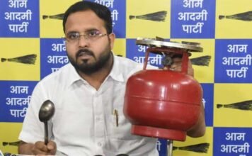 गैस किल्लत के चलते राजधानी में 22 हजार छात्रों को नहीं मिल रहा मिड-डे मील, योगी सरकार को नहीं चिंता: वंशराज दुबे गैस किल्लत