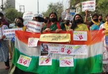 IWD पर मार्च निकालकर बोलीं नीलम यादव, नारे-विज्ञापन से बाहर निकल बेटियों की सुरक्षा सुनिश्चित करें योगी आदित्यनाथ IWD पर मार्च