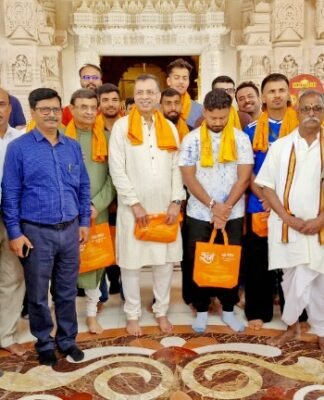 IPL 2026 से पहले राममंदिर के दर्शन करने अयोध्या पहुंची LSG टीम, की पूजा-अर्चाना एलएसजी