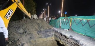 सड़क धंसने पर बोले अखिलेश, ग्रीन कॉरिडोर में हुए भ्रष्टाचार ने उद्घाटन के फूल सूखने से पहले दिखा दिया अपना रंग ग्रीन कॉरिडोर में भ्रष्टाचार