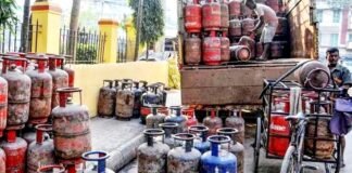 गैस की कीमतों में भारी बढ़ोतरी, घरेलू सिलेंडर 60 व कमर्शियल 114 रुपये हुआ महंगा गैस क दाम बढ़ा