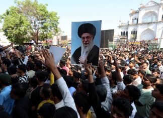 खामनेई की मौत पर लखनऊ में प्रदर्शन, तीन दिन शोक का ऐलान लखनऊ में प्रदर्शन