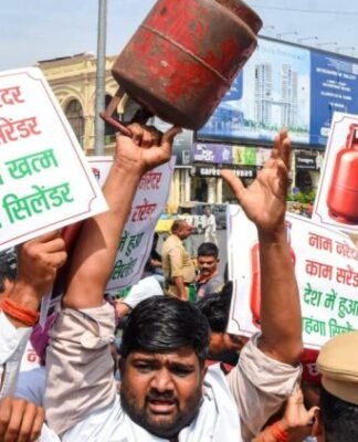 सपा का प्रदर्शन