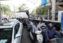 पेट्रोल पंप पर उमड़ती भीड़ के बीच बोले सीएम योगी, ‘आवश्यकता होने पर ही जाएं पेट्रोल-डीजल लेने, गैस सिलेंडर भी पहुंचेगा घर पेट्रोल पंप