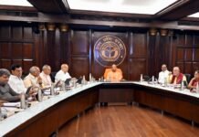 आखिरकार शिक्षामित्रों को 18 हजार तो अनुदेशकों को मिलेगा 17000 मानदेय, योगी की कैबिनेट में इन फैसलों पर भी लगी मुहर यूपी कैबिनेट