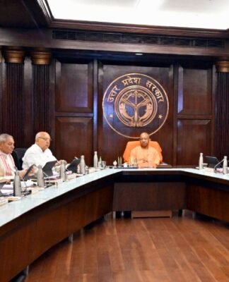 आखिरकार शिक्षामित्रों को 18 हजार तो अनुदेशकों को मिलेगा 17000 मानदेय, योगी की कैबिनेट में इन फैसलों पर भी लगी मुहर यूपी कैबिनेट