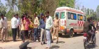 बस-कार की टक्कर