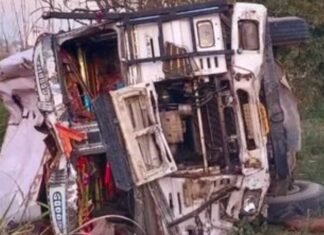 यूपी में हुआ भीषण हादसा, बारातियों से भरी बस-ट्रक से टकराई, छह की मौत, सात घायल भीषण सड़क हादसा