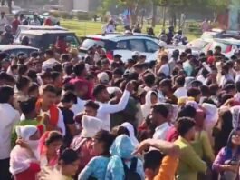 UP में श्रमिकों के हिंसक प्रदर्शन को राहुल गांधी ने बताया विकसित भारत का सच श्रमिक प्रदर्शन