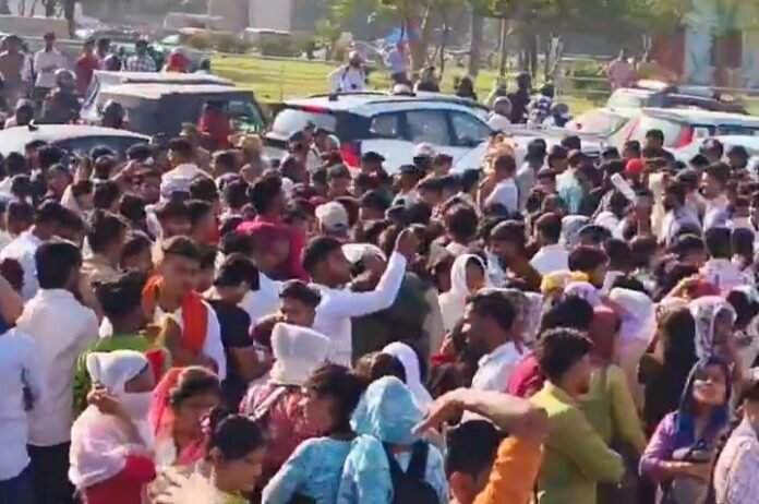 श्रमिक प्रदर्शन श्रमिक प्रदर्शन