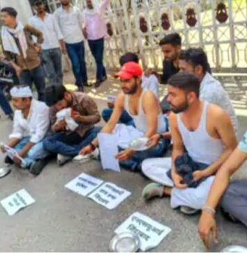 लखनऊ यूनिवर्सिटी में फीस बढ़ोत्तरी के खिलाफ छात्रों ने किया प्रदर्शन, प्रॉक्टोरियल बोर्ड से हुई नोकझोंक एलयू