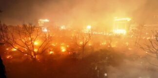 विकासनगर में लगी भीषण आग, सैकड़ों झोपड़ियां जलकर राख, सिलेंडर के धमाकों से गूंजा इलाका झोपड़ी में भीषण आग