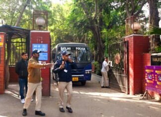 बम की धमकी