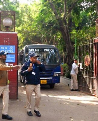 बम की धमकी