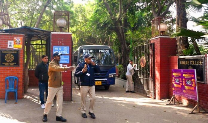 बम की धमकी