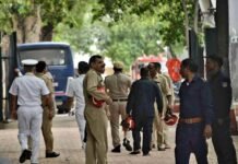 ब्लास्ट की धमकी