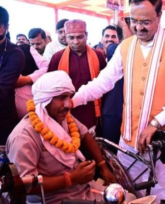 डबल इंजन सरकार ने उत्तर प्रदेश को दंगों व अपराध के डर से किया मुक्त: केशव मौर्या दिव्यांगजनों को सम्मानित