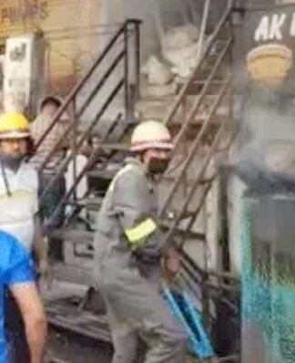 इलेक्ट्रॉनिक गोदाम में लगी भीषण आग, मचा हड़कंप लगी आग