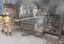 नाका के इलेक्ट्रॉनिक गोदाम में लगी भीषण आग, लाखों का सामान जलकर खाक इलेक्ट्रॉनिक गोदाम में आग