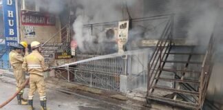 इलेक्ट्रॉनिक गोदाम में आग