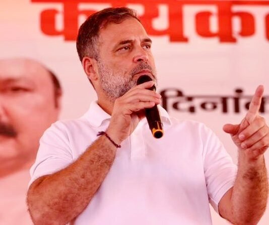 रायबरेली में संविधान की प्रति हाथ में लेकर बोले राहुल, भाजपा-प्रधानमंत्री व RSS कर रही इसे फाड़ने की कोशिश राहुल गांधी