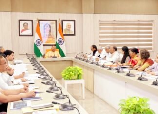 अफसरों से बोले CM योगी, “सिर्फ अस्पताल व भवनों का विस्तार काफी नहीं, बेहतर प्रबंधन पर ध्यान देना है जरूरी” सीएम योगी