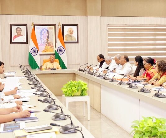 अफसरों से बोले CM योगी, “सिर्फ अस्पताल व भवनों का विस्तार काफी नहीं, बेहतर प्रबंधन पर ध्यान देना है जरूरी” सीएम योगी