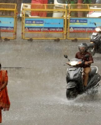 लखनऊ में अचानक झमाझम बारिश ने दी गर्मी से राहत, 40 किलोमीटर के रफ्तार से चली आंधी, मासूम की जान भी गयी लखनऊ में बारिश