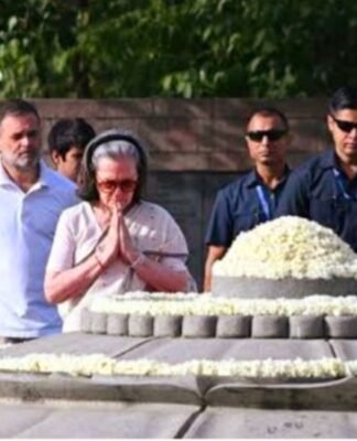 राजीव गांधी की पुण्यतिथि पर सोनिया गांधी-राहुल व प्रियंका समेत दिग्गज कांग्रेस नेता पहुंचे वीरभूमि, दी श्रद्धांजलि राहुल गांधी