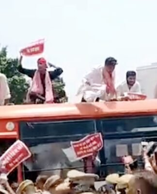 NEET पेपर लीक-महंगाई के खिलाफ सपा का प्रदर्शन, पुलिस से धक्का-मुक्की प्रदर्शन