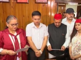 हाई कोर्ट की सख्ती से बैकफुट पर आईं मेयर सुषमा, सपा पार्षद को दिलाई शपथ सपा पार्षद